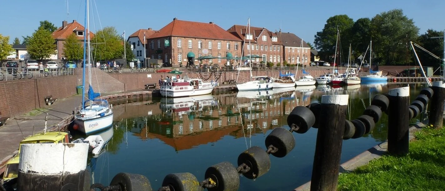 Alter Hafen in Hooksiel