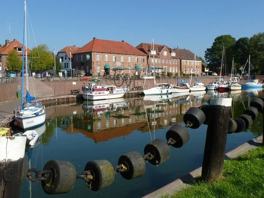 Alter Hafen in Hooksiel
