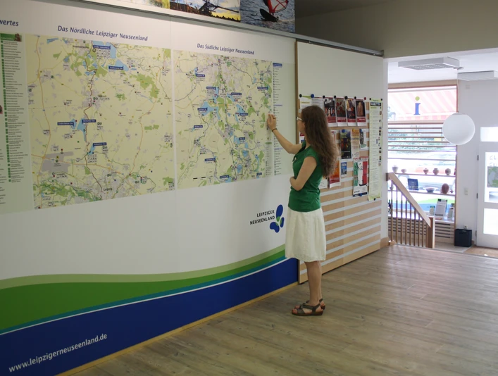 Informationsbereich der Tourist-Information Leipziger Neuseenland und Stadt Markkleeberg
