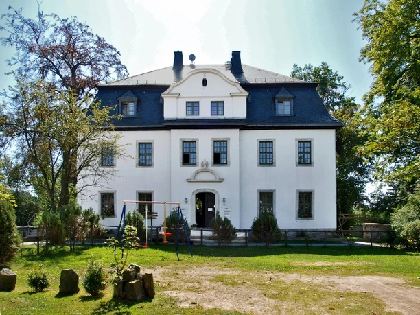 Herrenhaus Sitz des NUZ Oberlauterbach