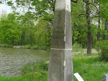Postmeilensäule 12 am Ehrlichteich