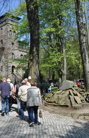 Aussichtsturm und Bergbaude auf dem Czorneboh