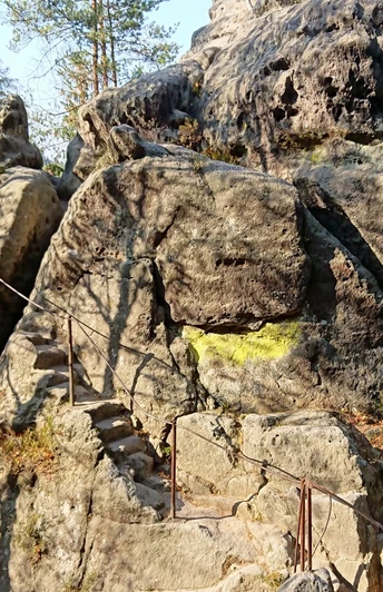 der Felsenpfad von Khaa