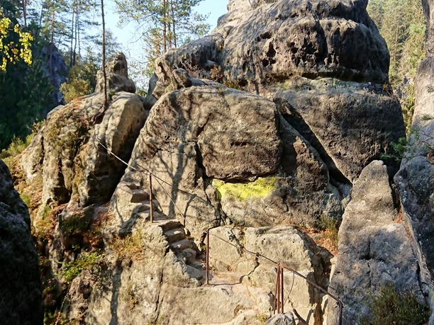 der Felsenpfad von Khaa