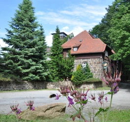 Bergbaude Czorneboh mit Aussichtsturm