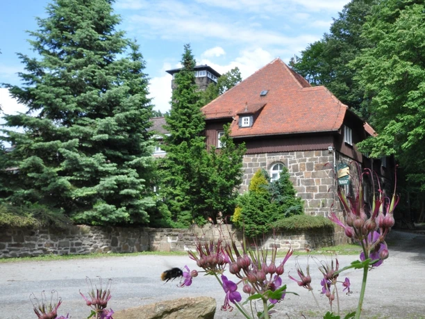 Bergbaude Czorneboh mit Aussichtsturm
