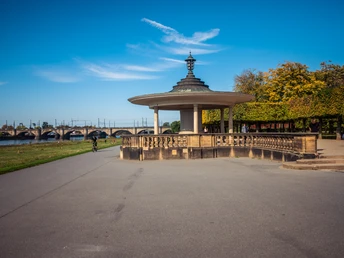 Glockenspiel am Elberadweg