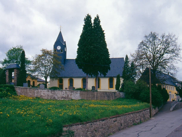 Peter Pauls Kirche Hallbach