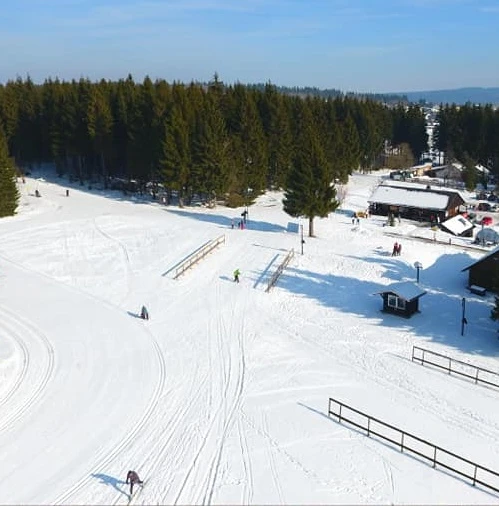 Loipenhaus mit Einstieg zur Rundloipe