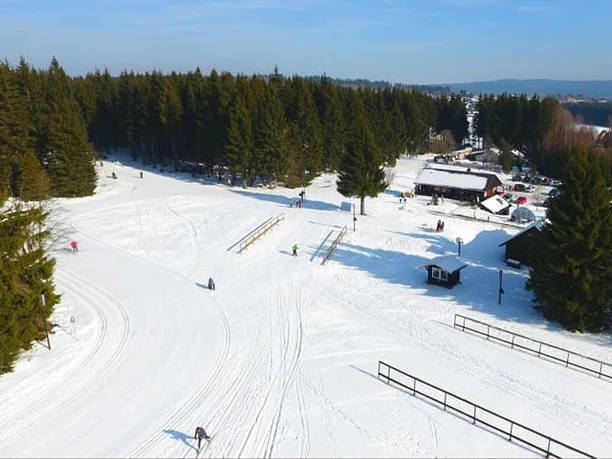 Loipenhaus mit Einstieg zur Rundloipe