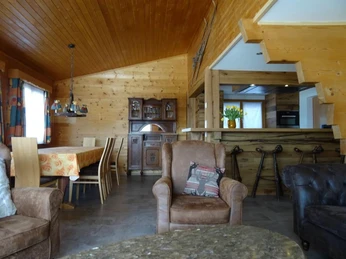 Blick aus Wohnraum Richtung Esszimmer