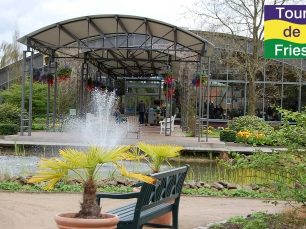Blumenreich mit Blumenhalle und Gartenpark in Wiesmoor