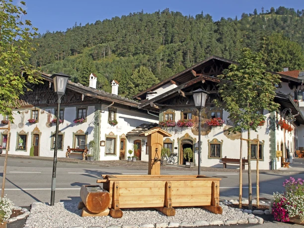 Dorpflatz in Wallgau im Sommer