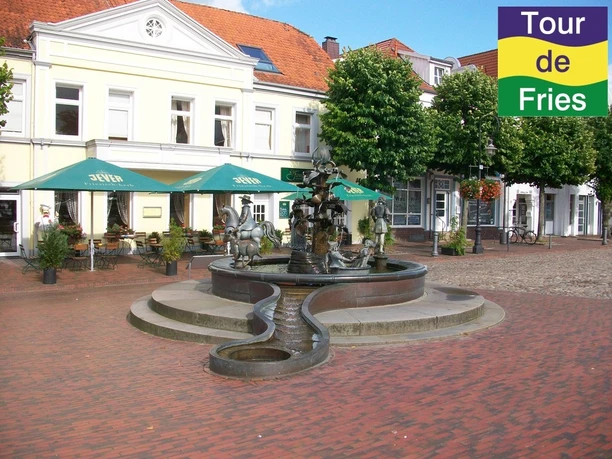 Sagenbrunnen in der Innenstadt von Jever