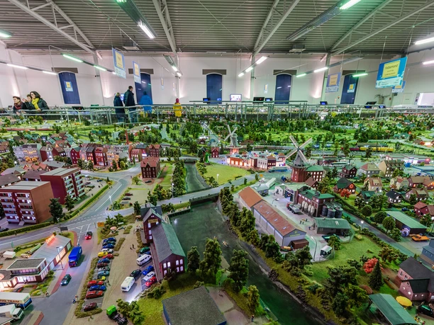 De foto toont een deel van de tentoonstelling in Leer Miniaturland