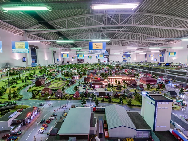 De foto toont een deel van de tentoonstelling in Leer Miniaturland