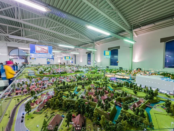 De foto toont een deel van de tentoonstelling in Leer Miniaturland