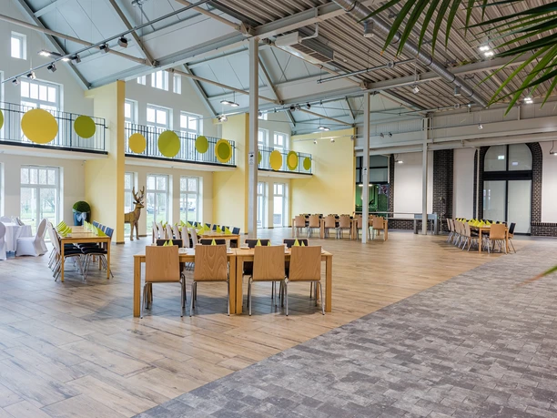 De foto toont de evenementenhal in Leer's Miniaturland