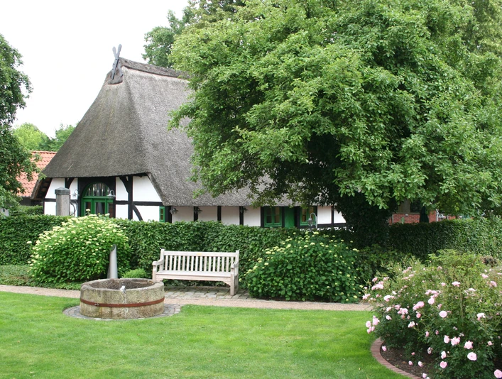 Das Niedersächsische Spargelmuseum in Nienburg Das Niedersächsische Spargelmuseum in NienburgThe Lower Saxony Asparagus Museum in NienburgNiedersachsens aspargesmuseum i NienburgHet aspergemuseum van Nedersaksen in Nienburg