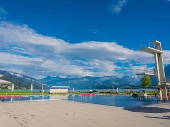 thun-strandbad-sommer-nachmittag-sprungturm.jpg