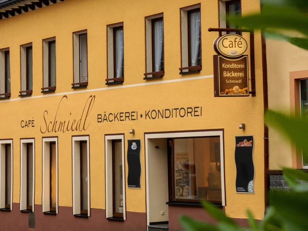Die Außenansicht des Café Schmiedl