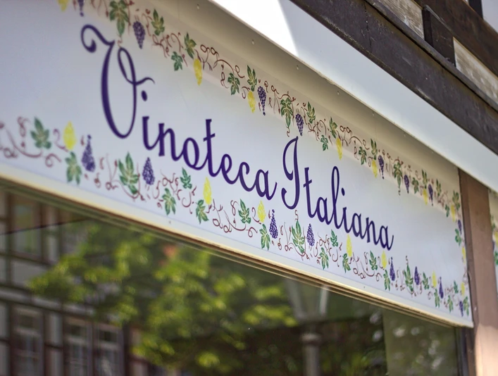 Vinoteca Italiana_Schriftzug Außen vinoteca-italiana-schriftzug-aussen