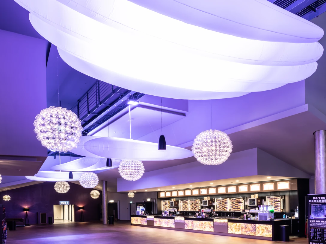 Foyer mit Gastronomietresen