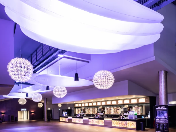 Foyer mit Gastronomietresen