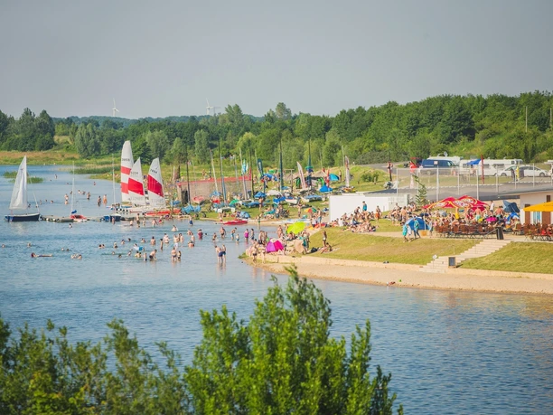 Rackwitz - Schladitzer Bucht mit Restaurant und Wassersportresort