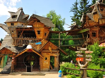 Baumhaus im Freizeitpark Plohn