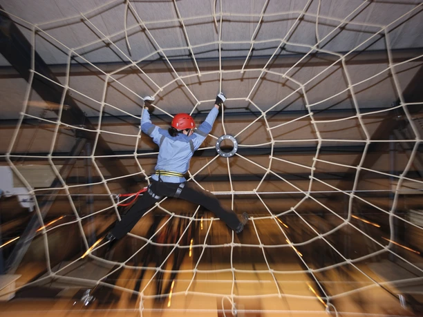grindelwald-indoor-seilpark-spinnennetz.jpg
