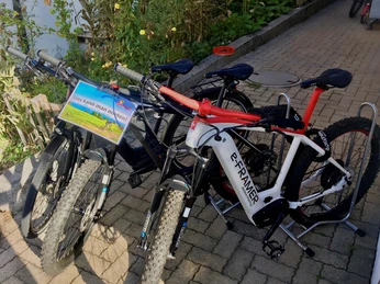 beatenberg-ebike-vermietung-bikes-front.jpg