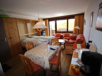 Studio mit ausgeklappten Betten