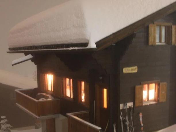 Aussenansicht bei Nacht