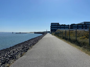 Weg am Wasser am Hotel Budersand