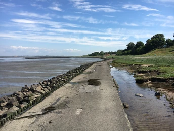 asphaltierter Weg am Keitumer Wattenmeer