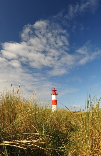 Leuchtturm List-West in den Dünen