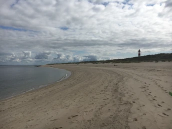 Ellenbogenstrand mit dem Leuchtturm List-Ost