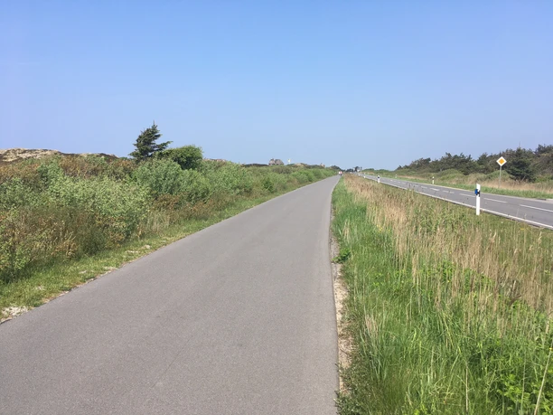 Breiter asphaltierter Weg nach Rantum