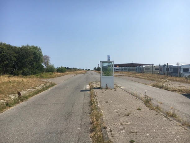 Eingang zum ehemaligen Militärgelände