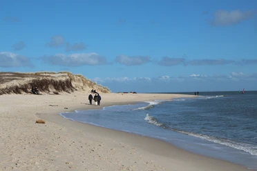 Ein Spaziergang rund um die Hörnum Odde bietet Wellen, Wind und Weitblick.