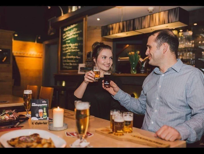 Bier im Brodhaus 2 Personen genießen Einbeck Bier im Restaurant Brodhaus.