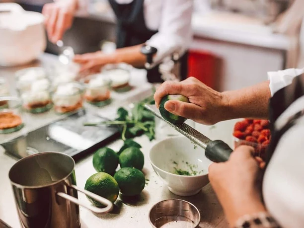 Preparations in the kitchen of the Brodhaus in Einbeck.