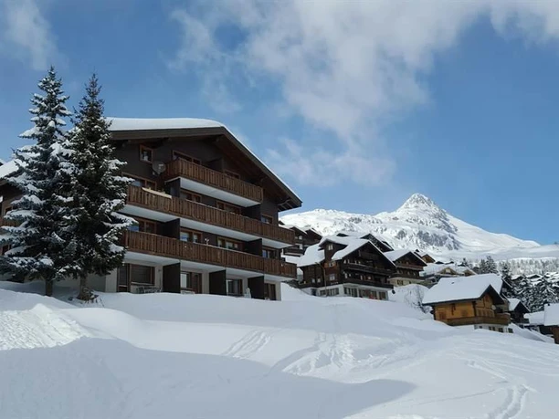 Haus Südansicht mit Blick aufs Bettmerhorn