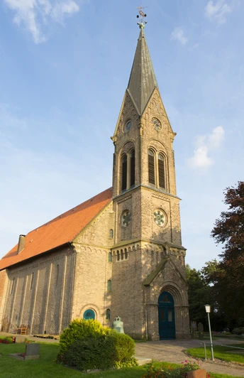 Langwarden_Kirche_nah_Nordsee_Butjadingen.jpg