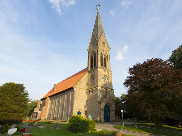 Langwarden_Kirche_nah_Nordsee_Butjadingen.jpg