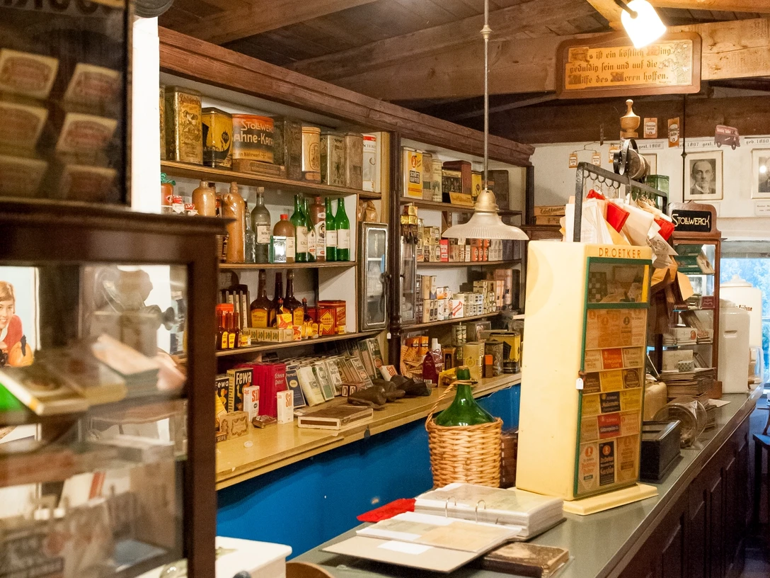 Alter Laden Tresen.jpg