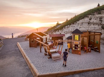 alpenspielplatz-schynige-platte-gelaende-sonnenuntergang-.jpg
