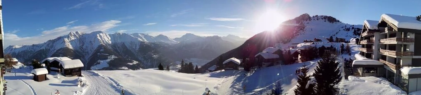 Panoramablick im Winter vom Balkon