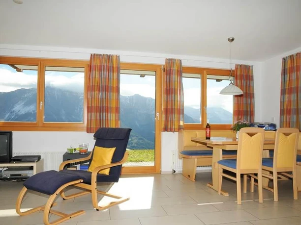 Ferienwohnung Emilio Parterre West - Wohnzimmer